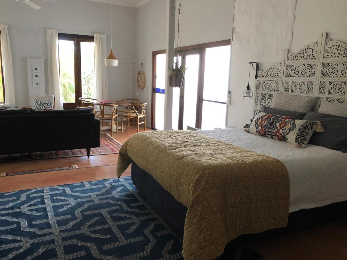 Shorebreak Studio Apartments Sapphire Beach Extérieur photo