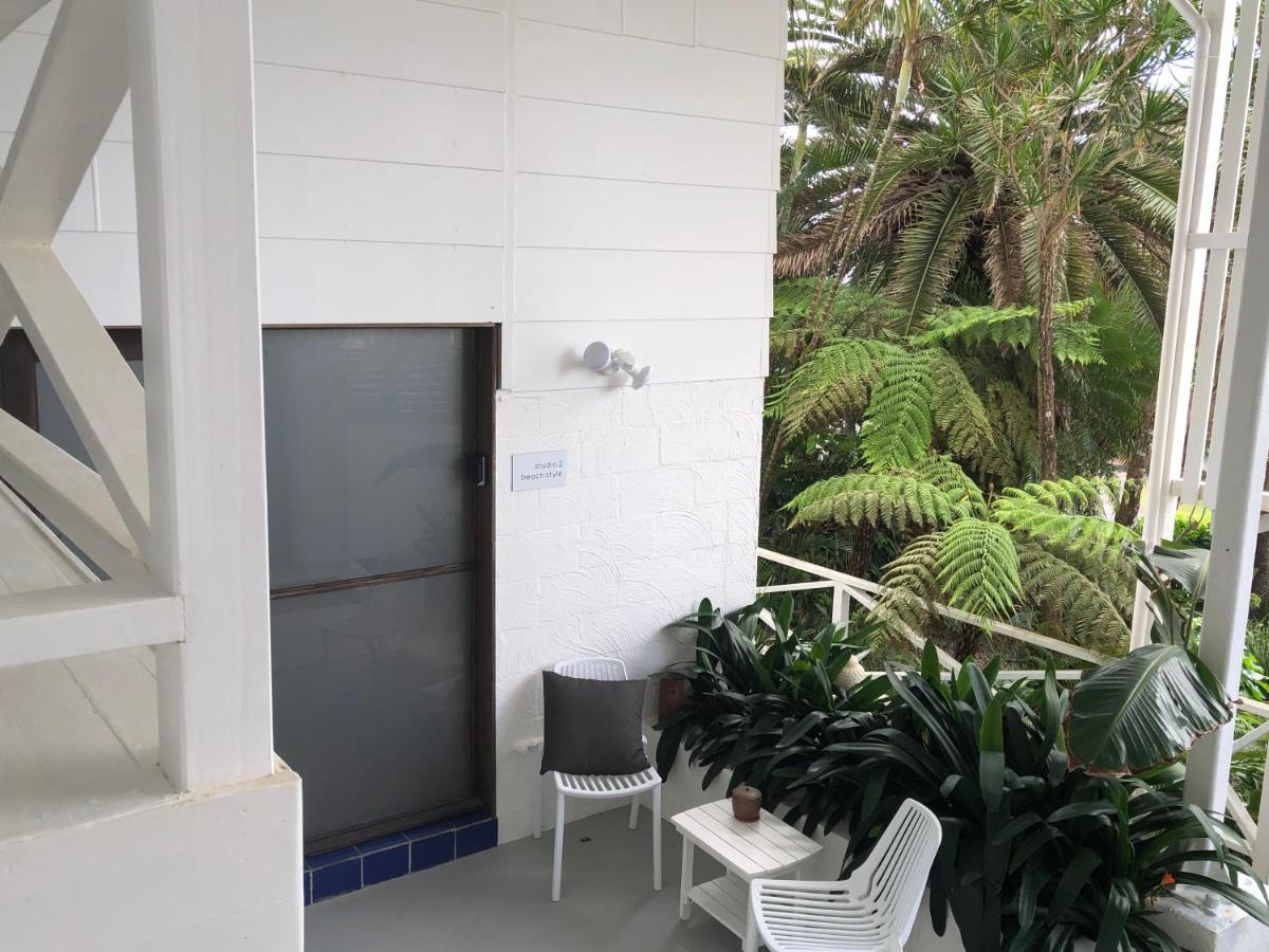 Shorebreak Studio Apartments Sapphire Beach Extérieur photo