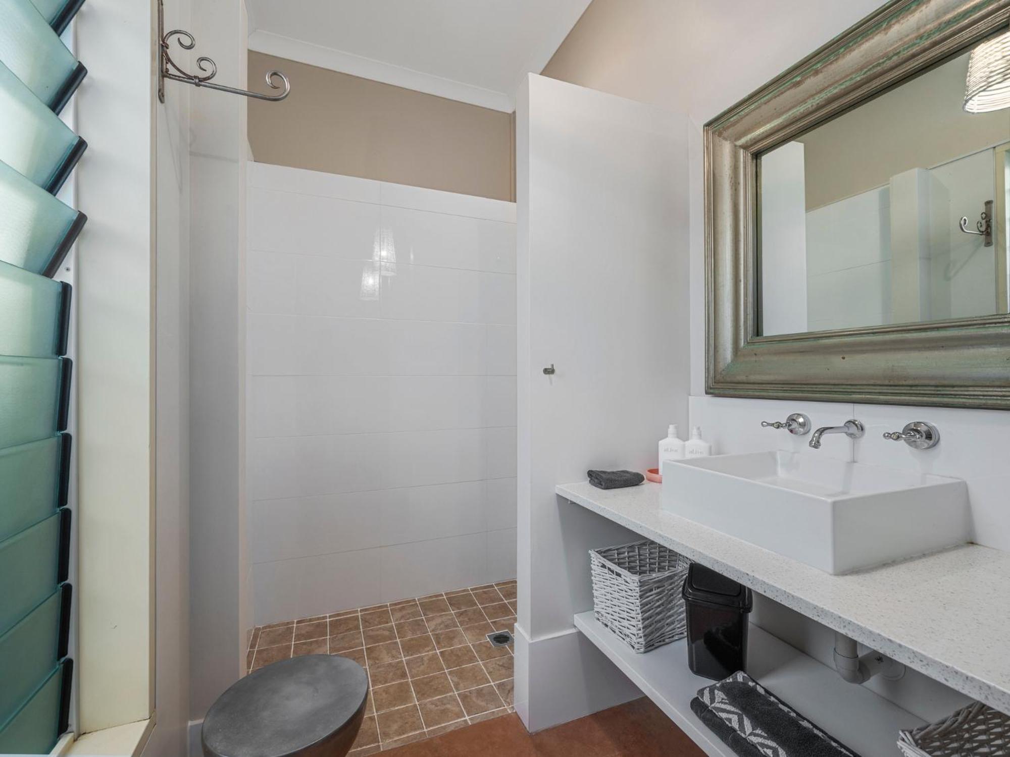 Shorebreak Studio Apartments Sapphire Beach Extérieur photo